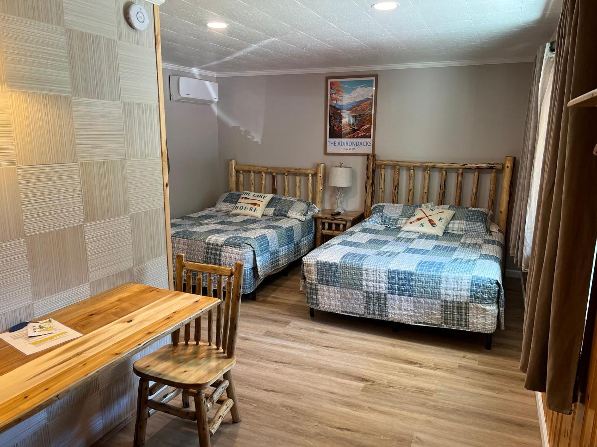 Blue Lagoon Resort Lake George Exterior foto