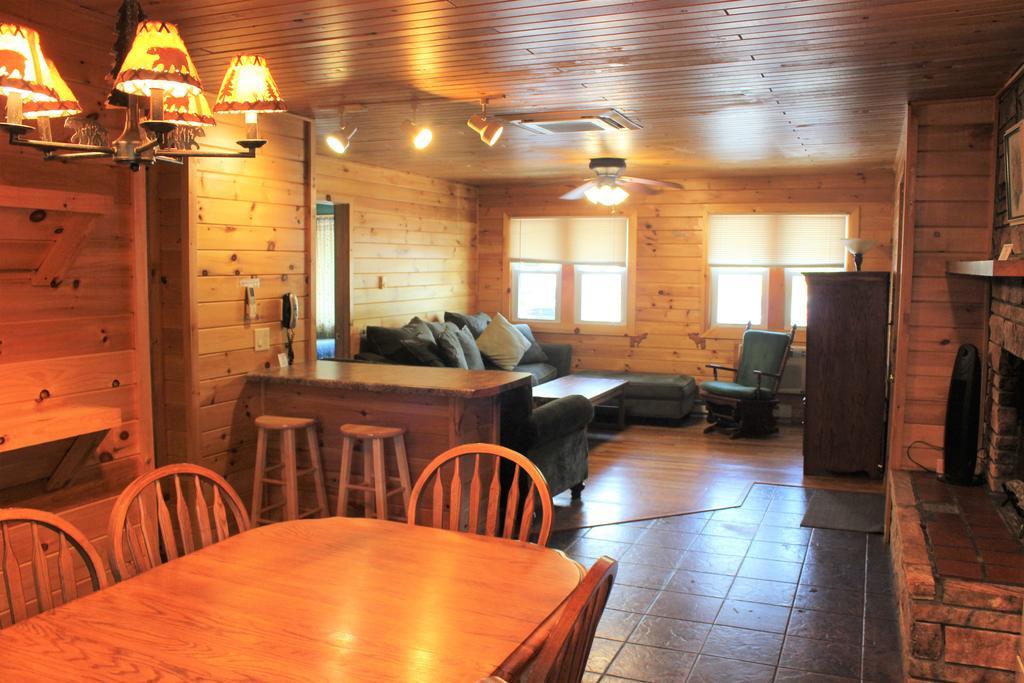 Blue Lagoon Resort Lake George Exterior foto